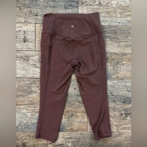 Athleta Sun Salutation Stash Capri Leggings size small